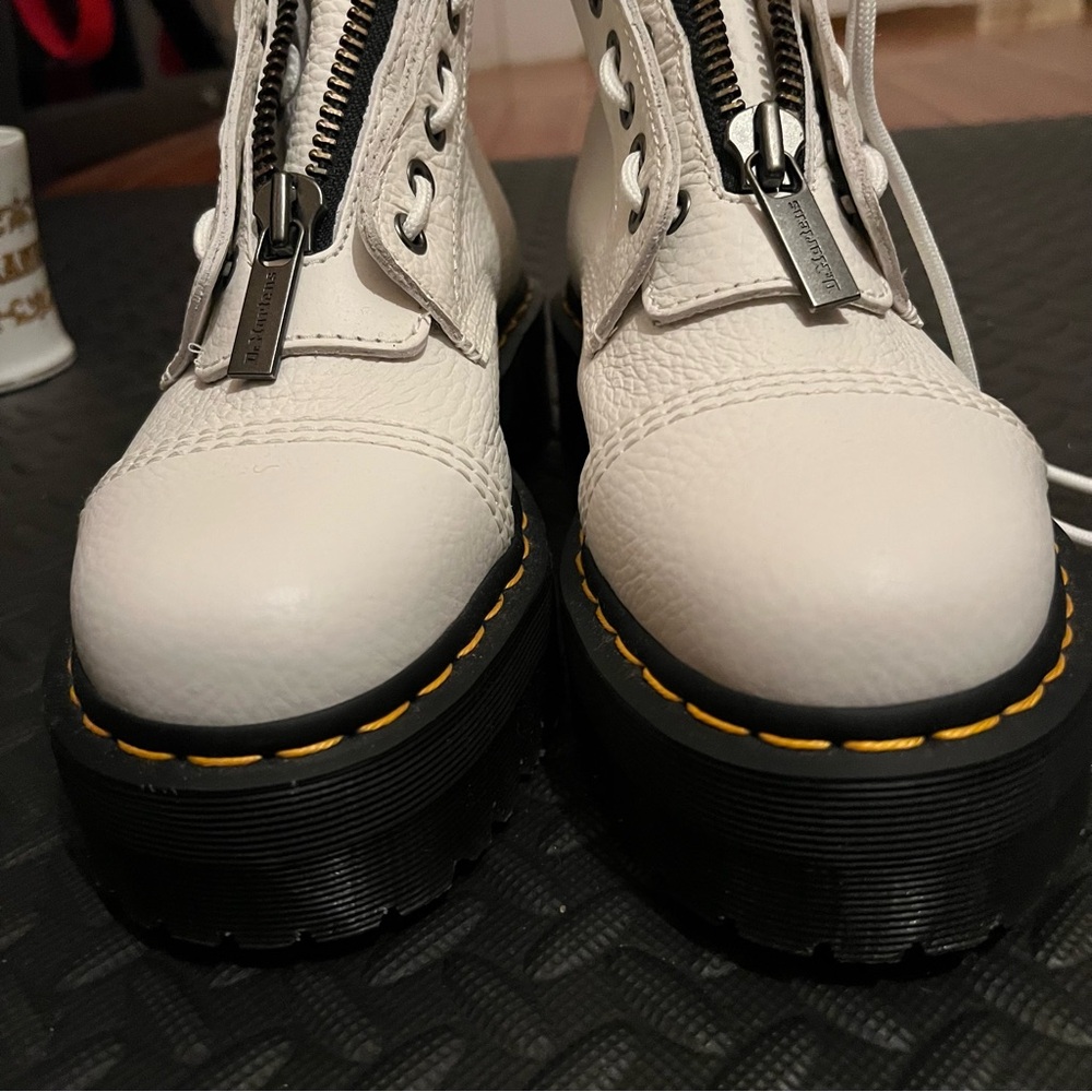 NWOB Dr. Martens Sinclair White Milled Nappa leather platform boots - Picture 6 of 8